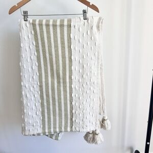 Magaschoni Home Throw Blanket‎ Woven Cream & Green Stripe Tassle 50x60 Neutral